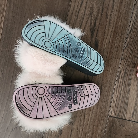 Fur Slides - Picture 3 of 3
